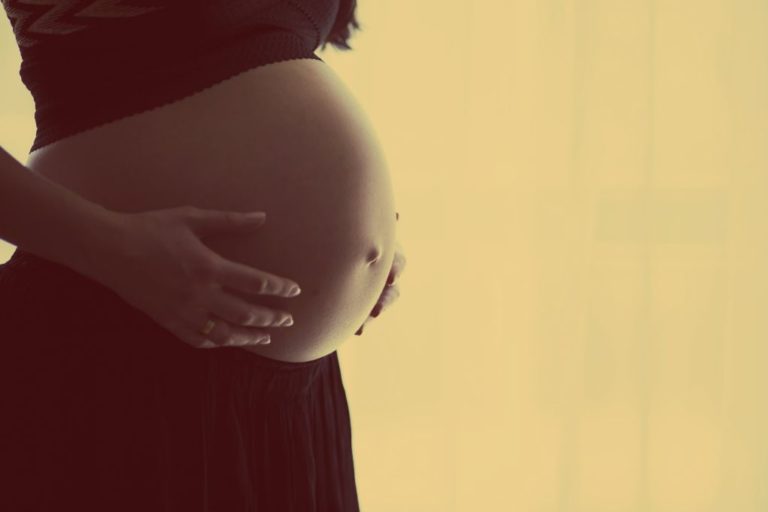 Κάπνισμα και εγκυμοσύνη: Κίνδυνοι και προβλήματα που μπορεί να προκληθούν