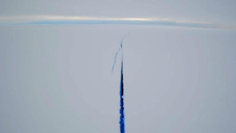 Μεγαλώνει το ρήγμα στην κρηπίδα Larsen C στην Ανταρκτική (video)