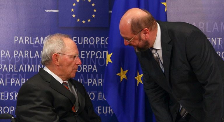 Σόιμπλε κατά Σουλτς με αναφορές και στο ελληνικό πρόγραμμα