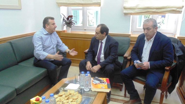 Ζητά παρέμβαση για το δρόμο