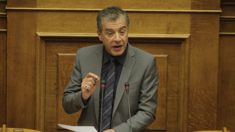 Ομαλά εξελίσσεται η μετεγχειρητική πορεία της υγείας του Στ. Θεοδωράκη