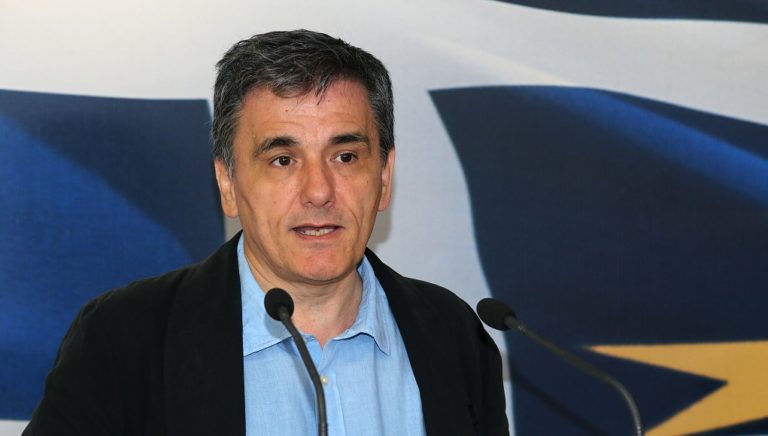 Συνάντηση ΕΕΤ-Τσακαλώτου: Σαφή στοιχεία βελτίωσης στον τραπεζικό τομέα