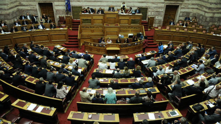 Μετωπική και εκτός Βουλής