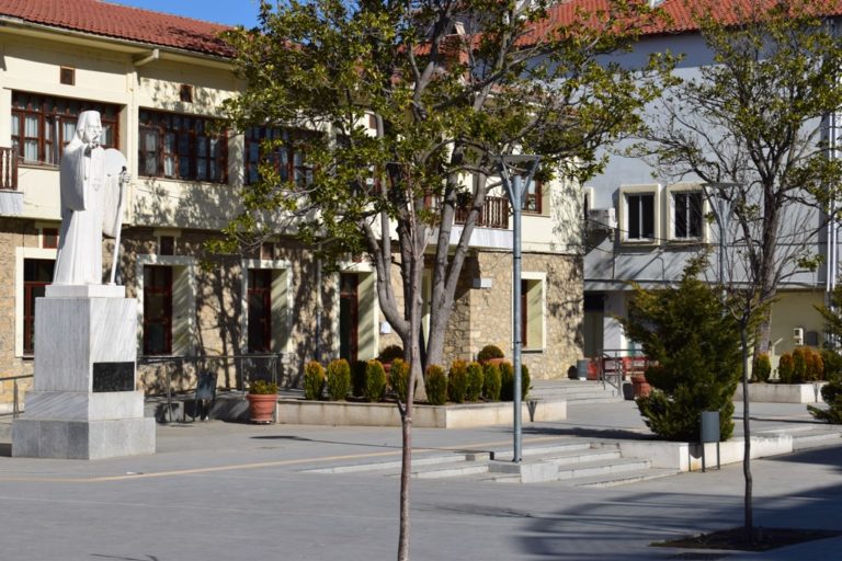 Μνημείο ιστορίας της Ν. Ορεστιάδας στην κεντρική πλατεία