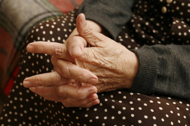 Περιφέρεια Πελοποννήσου: Δράσεις για την φροντίδα των ηλικιωμένων