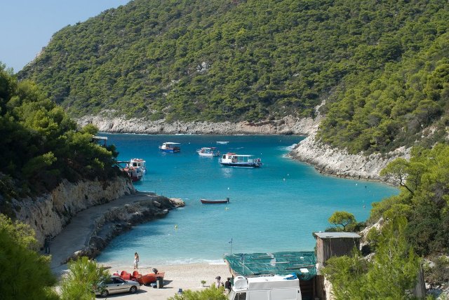Οι κάτοικοι έπαιρναν άδεια από το δήμο και ο  δήμος από το Γ. Χάρο (;)