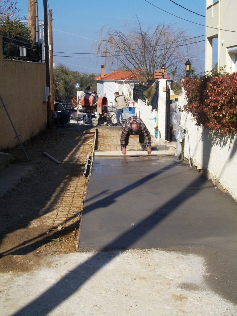 Λέσβος: Τσιμεντόστρωση δρόμου στους Ταξιάρχες