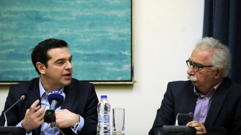 «Δεν μπορούμε να αφήσουμε τα παιδιά χωρίς δάσκαλο και σχολείο» (video)