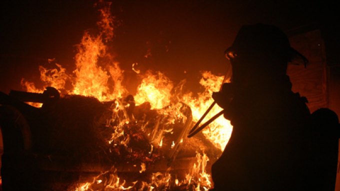 Λέσβος: Φωτιά σε αποθήκη στον Πολιχνίτο