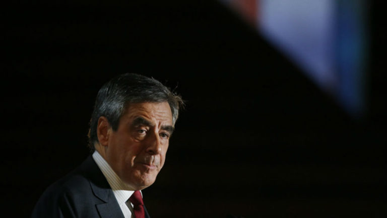 Το κεντροδεξιό κόμμα αναστέλλει τη συνεργασία με τον Φρανσουά Φιγιόν