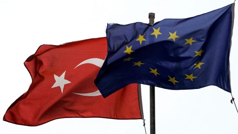 Σ.Σοϊλού: “Θα σας στέλνουμε πίσω 15.000 πρόσφυγες κάθε μήνα”