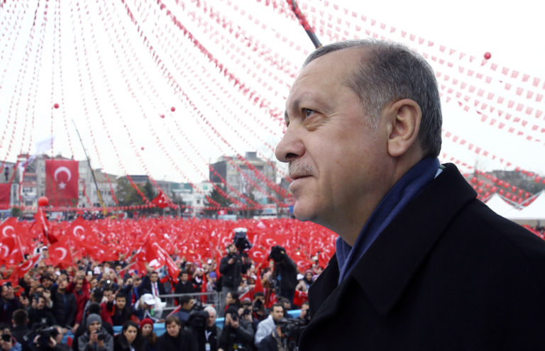 Ερντογάν κατά Μέρκελ για «ναζιστικές πρακτικές» (video)