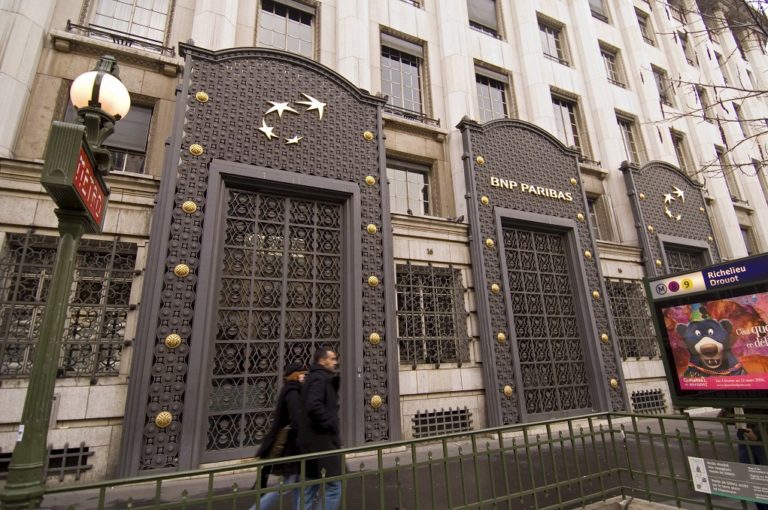 Πρόστιμο στη BNP Paribas για πωλήσεις ελληνικών ομολόγων σε ιδιώτες