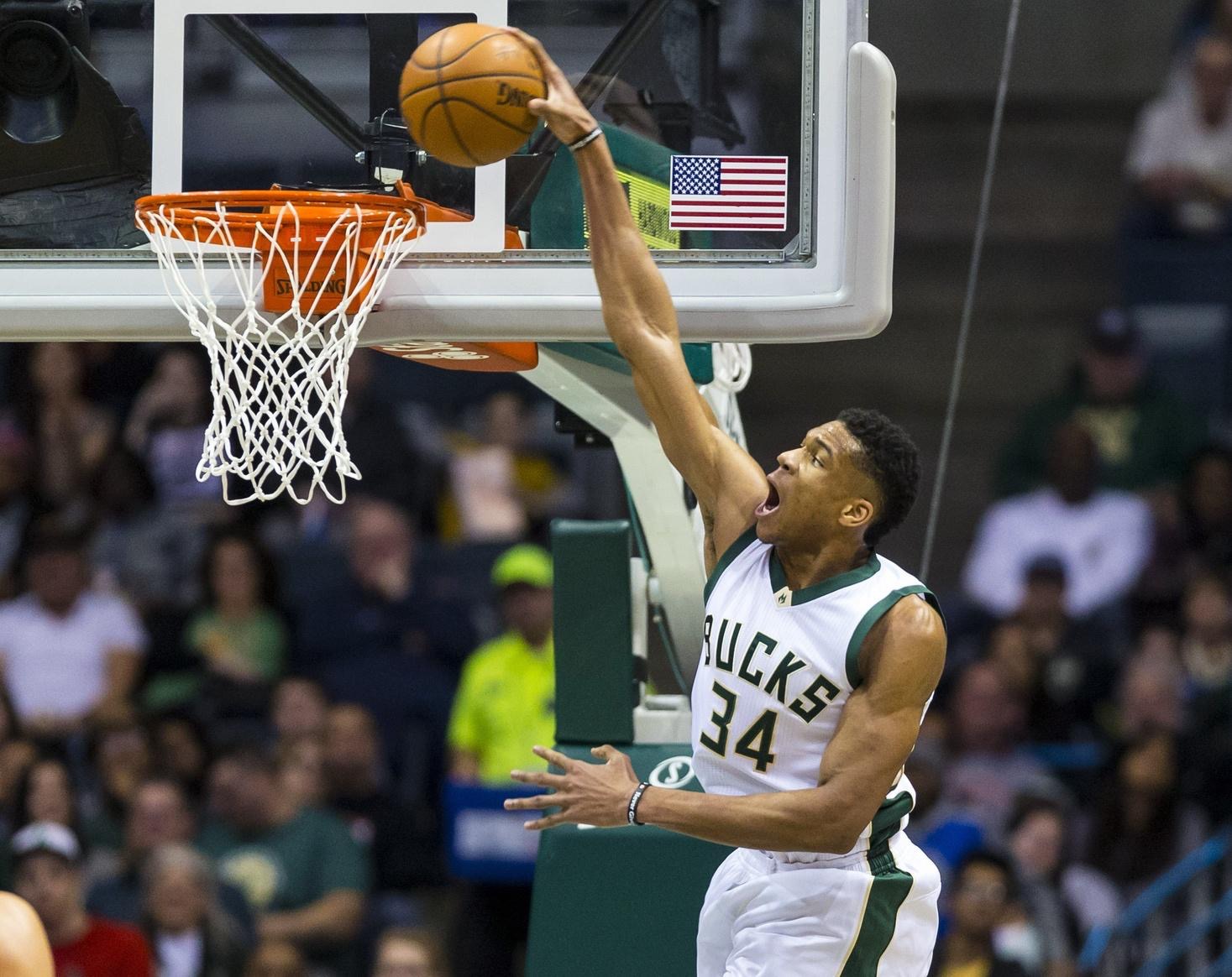 Giannis Antetokounmpo (3)