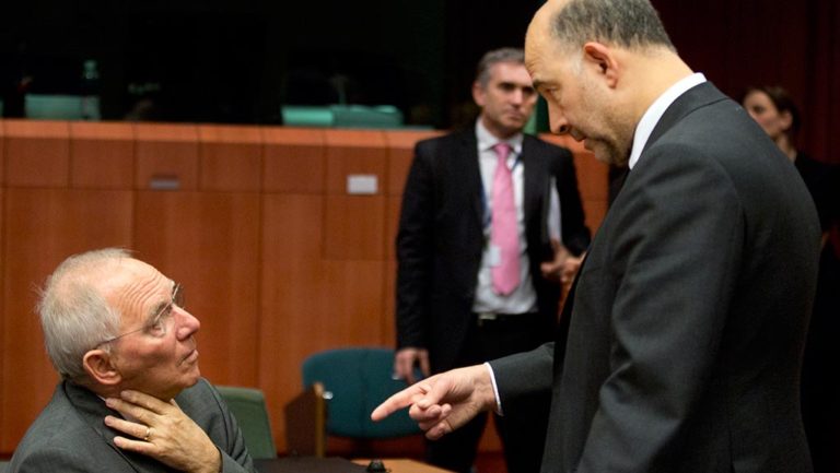 Tageszeitung: Σόιμπλε-Μοσκοβισί ερίζουν περί κυριαρχίας στην ευρωζώνη