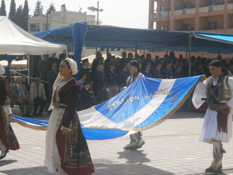 “Τραγουδώντας το 21” στην ΕΡΤ Τρίπολης