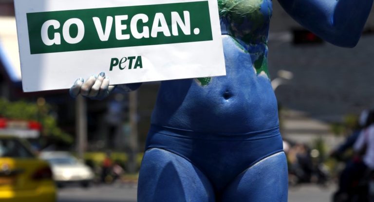 Αβάνα: Όμορφα κορίτσια προωθούν τη χορτοφαγία για λογαριασμό της PETA