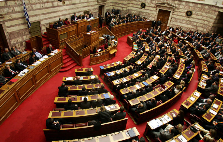 Ρυθμίσεις για ασφαλισμένους ζητούν οι βουλευτές ΣΥΡΙΖΑ
