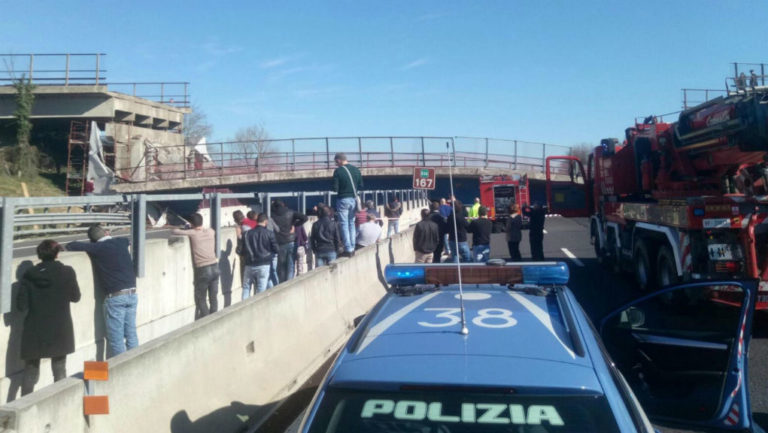 Δύο νεκροί και δύο τραυματίες από κατάρρευση γέφυρας στην Ανκόνα