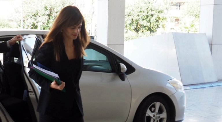 Παραμένει η απόσταση Αθήνας – θεσμών για τα εργασιακά (video)