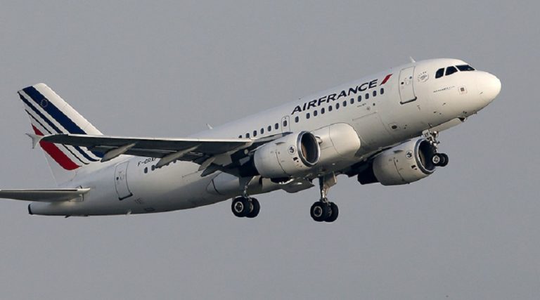 Αναγκαστική προσγείωση πτήσης της Air France στο Ελ. Βενιζέλος μετά από αναφορά των πιλότων για καπνό στο πιλοτήριο
