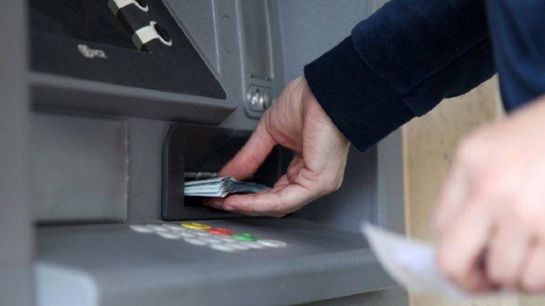 Κοινωνικό Εισόδημα Αλληλεγγύης: Τι πρέπει να γνωρίζουν οι δικαιούχοι για τις κάρτες