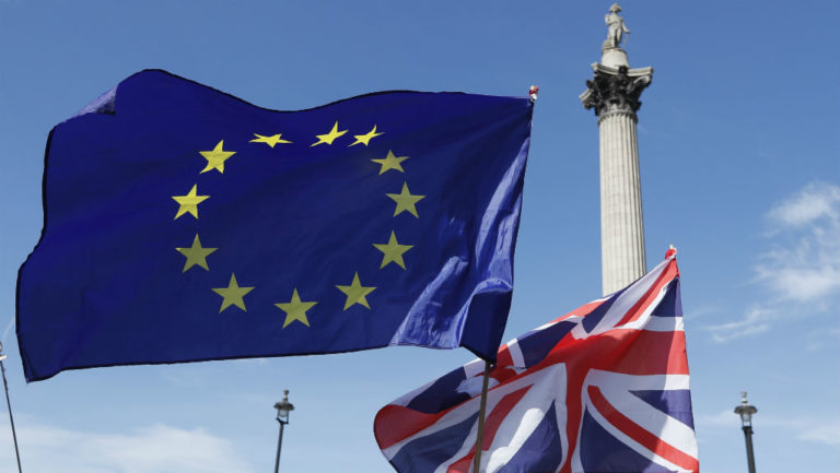 Brexit: Ο χρόνος κυλά, προειδοποιεί η ΕΕ τη Βρετανία