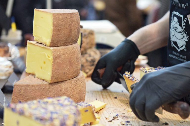 Έρευνα: Όσοι τρώνε τυρί είναι πιο αδύνατοι απ΄όσους δεν το προτιμούν