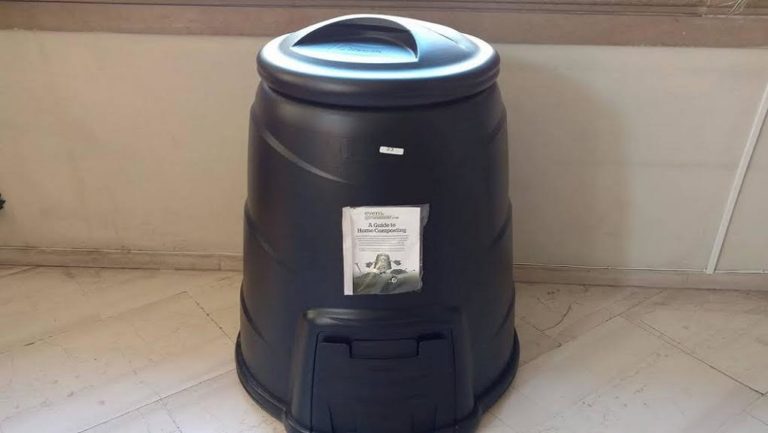 Μοιράζουν τους κομποστοποιητές