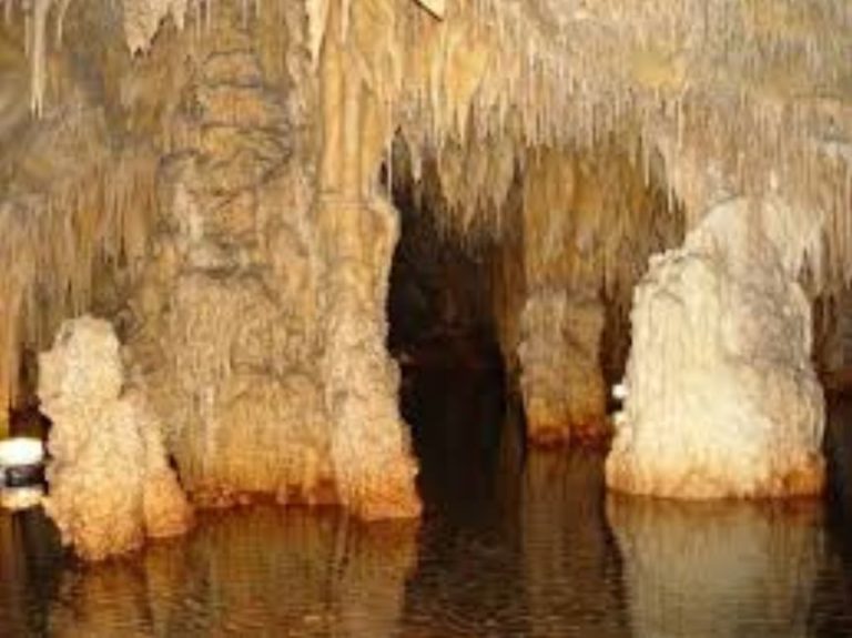Στ. Αραχωβίτης: “Κινδυνεύουν τα σπήλαια Δυρού”