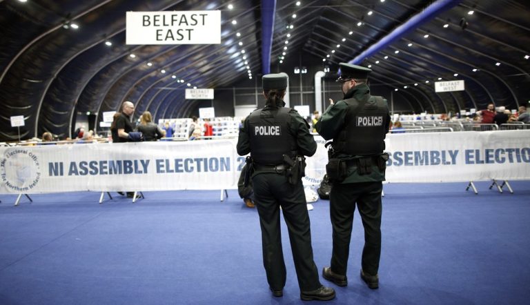 Β. Ιρλανδία: Νίκη του DUP έναντι του Σιν Φέιν με μόλις μία έδρα διαφορά