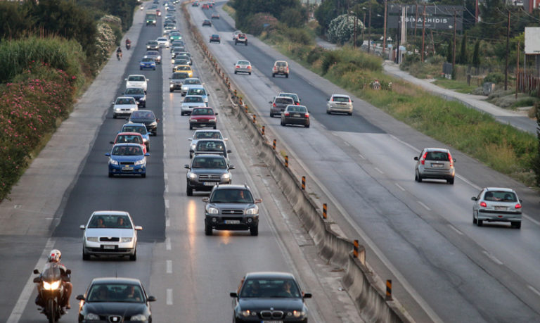 Εργασίες συντήρησης στην εθνική οδό Θεσσαλονίκης-Ν. Μουδανιών