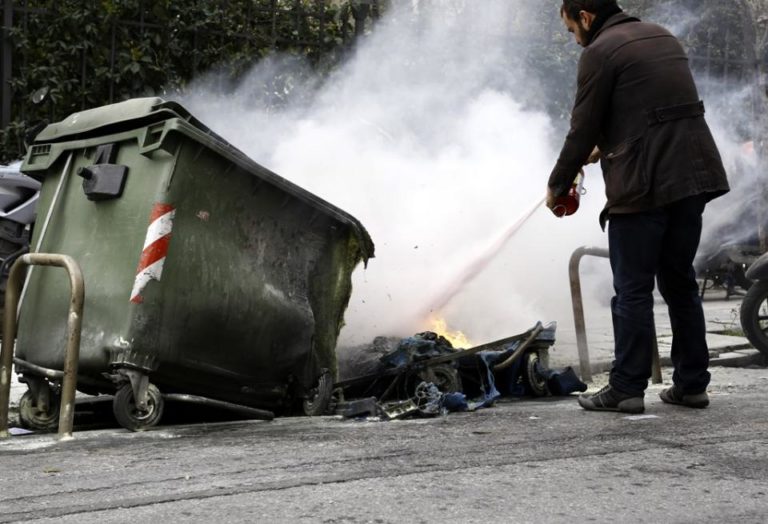 Βόλος: Σύλληψη 46χρονου για εμπρησμό κάδων