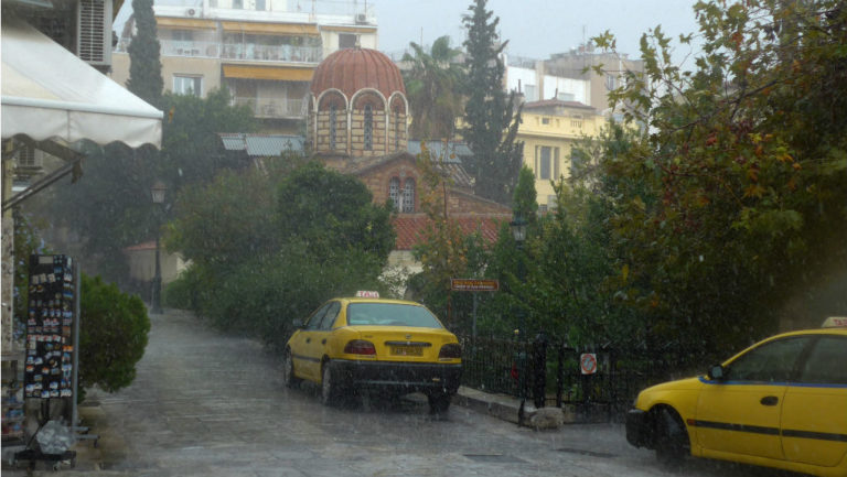 Επιδείνωση του καιρού με καταιγίδες και πτώση της θερμοκρασίας (video)