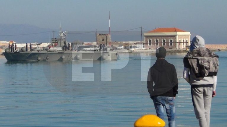 Χίος: Βάρκες με πρόσφυγες και ένα παιδί… μπάτμαν