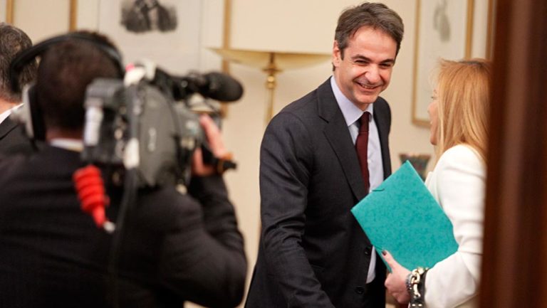 Συνάντηση Μητσοτάκη – Γεννηματά το μεσημέρι στη Βουλή