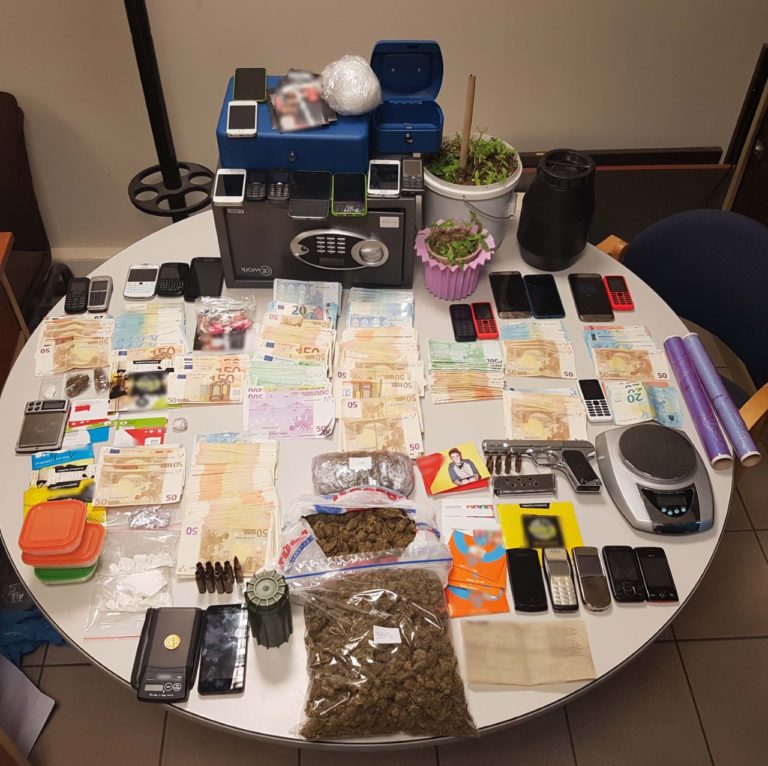 Συνελήφθησαν δέκα άτομα για κατοχή και διακίνηση ναρκωτικών