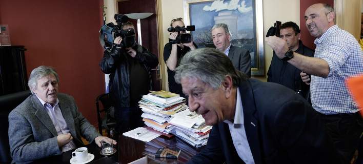 Κατάληψη στο γραφείο του προέδρου του ΟΛΘ από τους εργαζόμενους