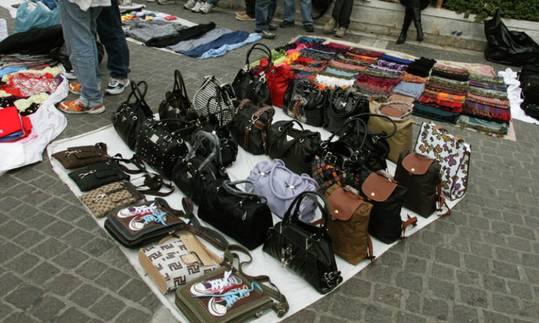 Κατασχέθηκαν πάνω από 1.100 είδη παρεμπορίου