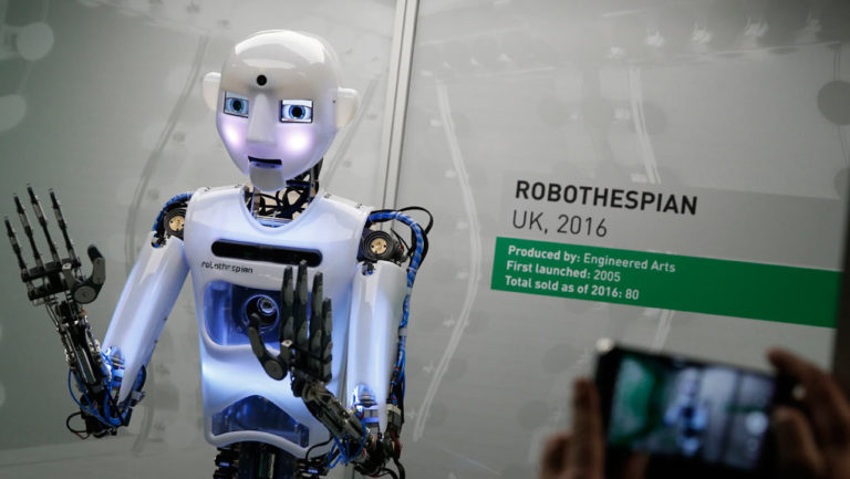 Ο Μπιλ Γκέιτς πρότεινε να φορολογούνται τα… ρομπότ