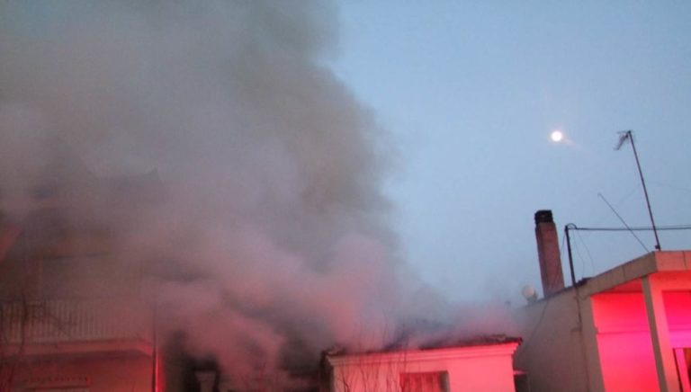 Φωτιά σε σκεπή μονοκατοικίας στον Εύοσμο
