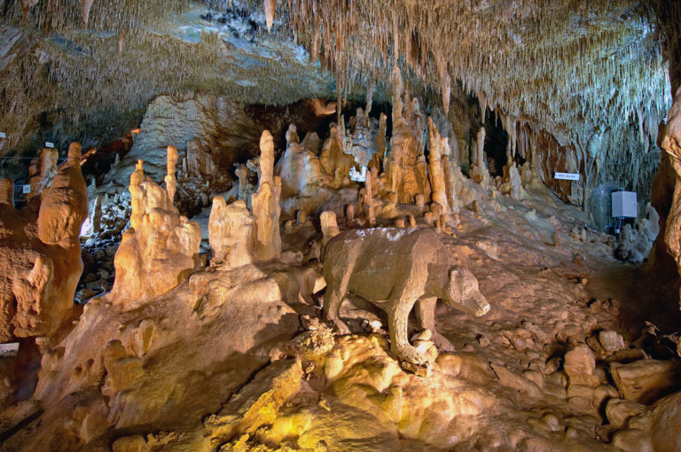 Σπήλαια Διρού: Αγιασμός των υδάτων για πρώτη φορά
