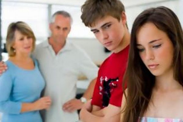 Παράταση υποβολής αιτήσεων για τις «Σχολές γονέων» και την ομάδα συμβουλευτικής «Εφηβεία είναι θα περάσει»