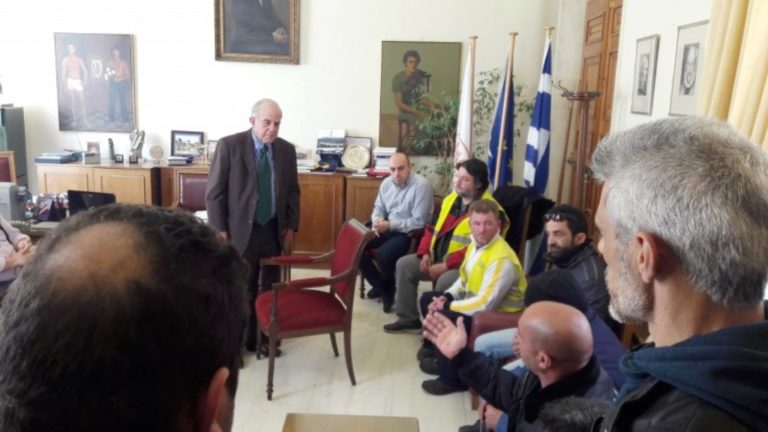 Απεργούν και πιέζουν για λύση οι συμβασιούχοι