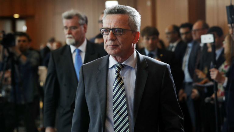 Ντε Μεζιέρ: Ανάκληση βίζας σε αξιωματούχους χωρών που δεν δέχονται πίσω μετανάστες