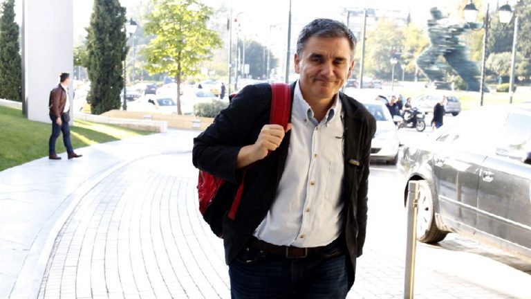 Με εξειδίκευση μέτρων-αντιμέτρων συνεχίζεται η διαπραγμάτευση με τους θεσμούς