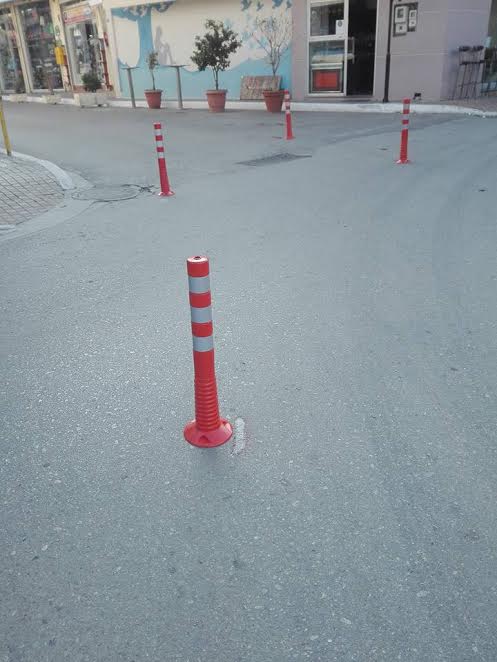 Τοποθέτηση κώνων στην πλ. Τζανακάκη στην Κίσσαμο