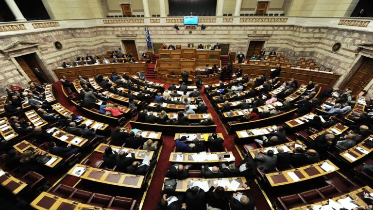 Επερώτηση για ασφαλιστικό-συντάξεις από τη ΔΗΜ.ΣΥΜ. και 4 ανεξάρτητους βουλευτές