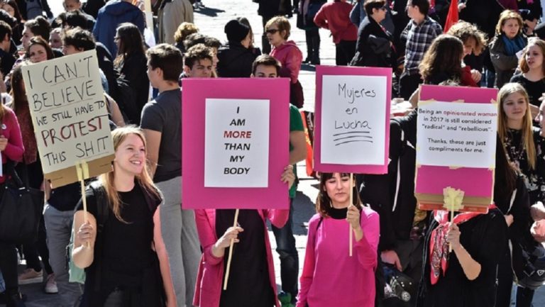 Ιταλία: Mαζική η απεργία “υπέρ των γυναικών”