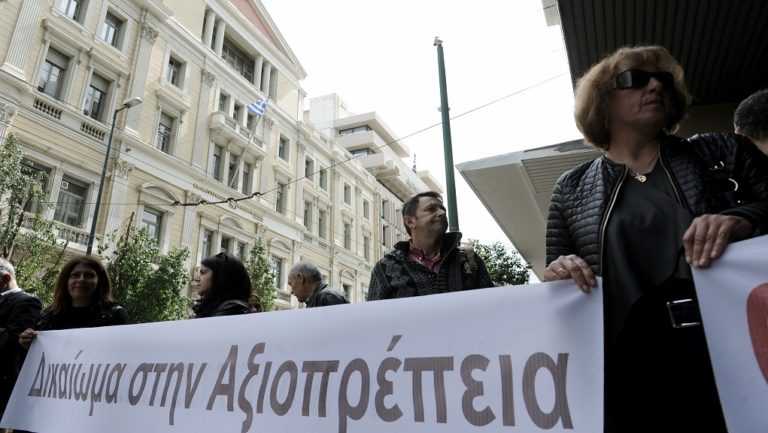 Συντάξεις χωρίς ηλικιακό όριο ζήτησαν χήρες αστυνομικών – στρατιωτικών
